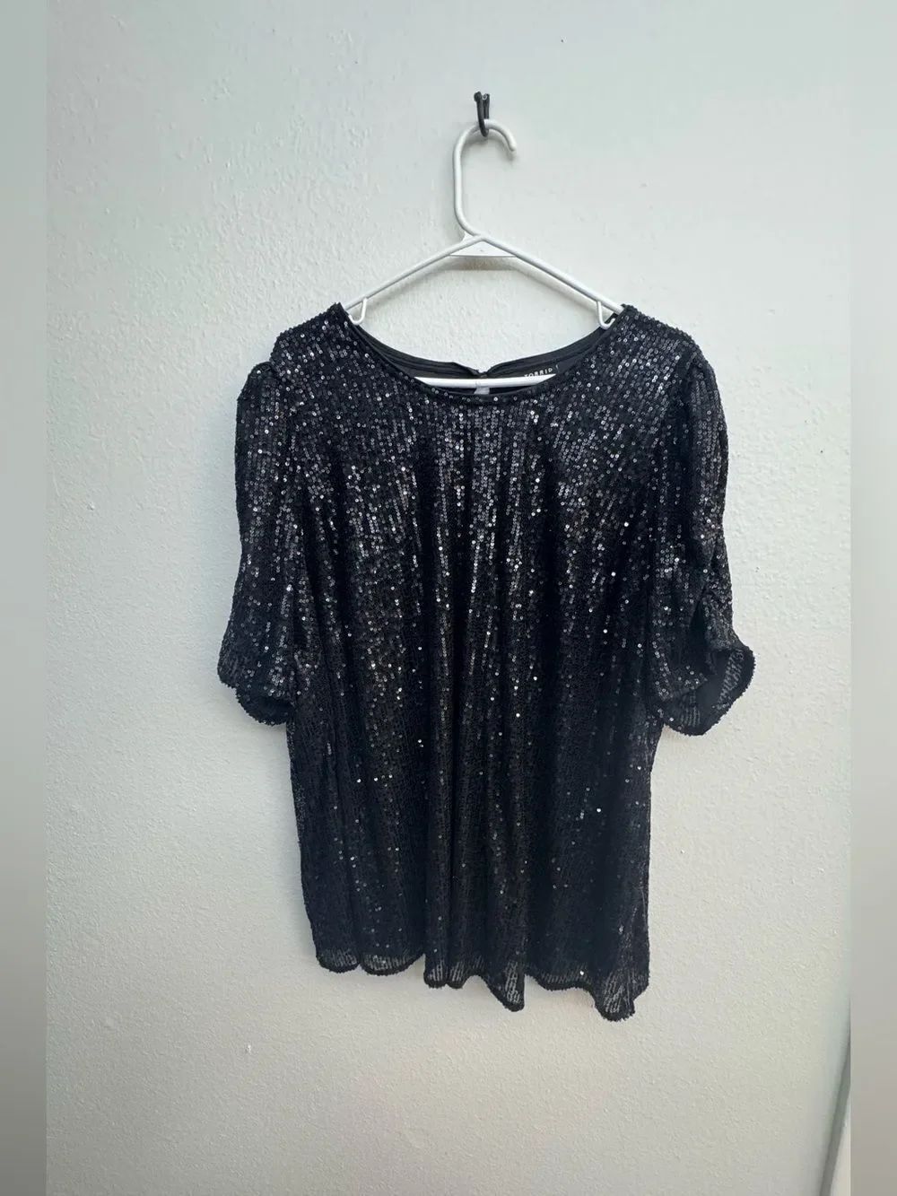 NWT torrid Black Sequin Ruched Caterpillar Sleeve Top - Size 2 - Picture 2 of 8